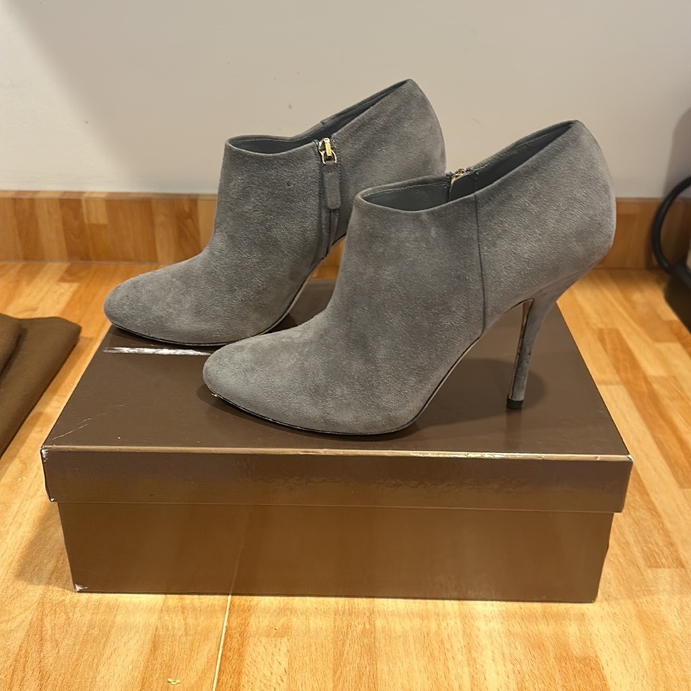 GUCCI grey suede stiletto ankle boots w BOX & 2 DUST BAGS 37.5